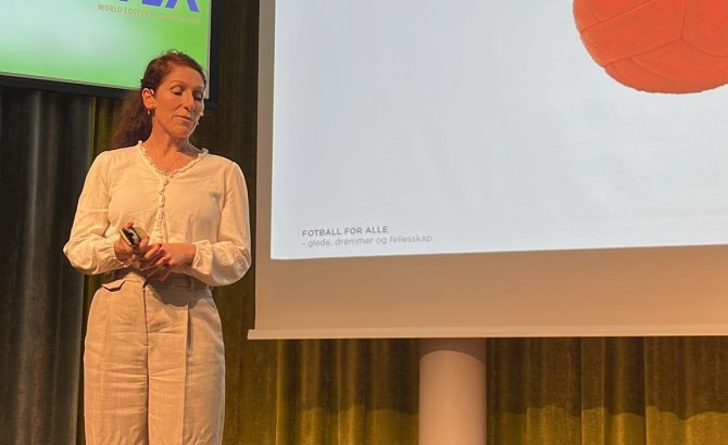 Lise Klaveness presenting