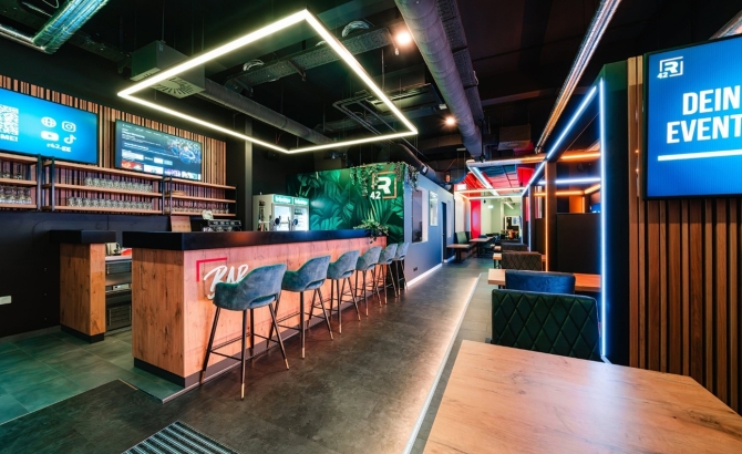 Guided Tour and dinner at R42